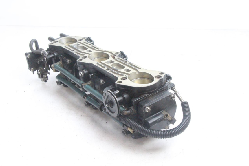 photo de CARBURATEUR YAMAHA WAVE RUNNER GP R 1200 (2000 - 2003) - Bevestigingspunten