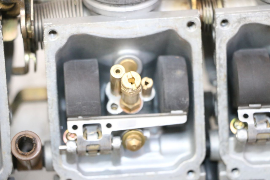 photo de VERGASER YAMAHA XJN DIVERSION 600 (2000 - 2003) - Kenmerkende details