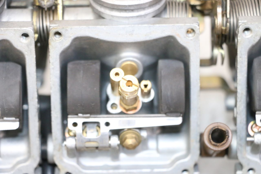 photo de VERGASER YAMAHA XJN DIVERSION 600 (2000 - 2003) - Zoom op componenten