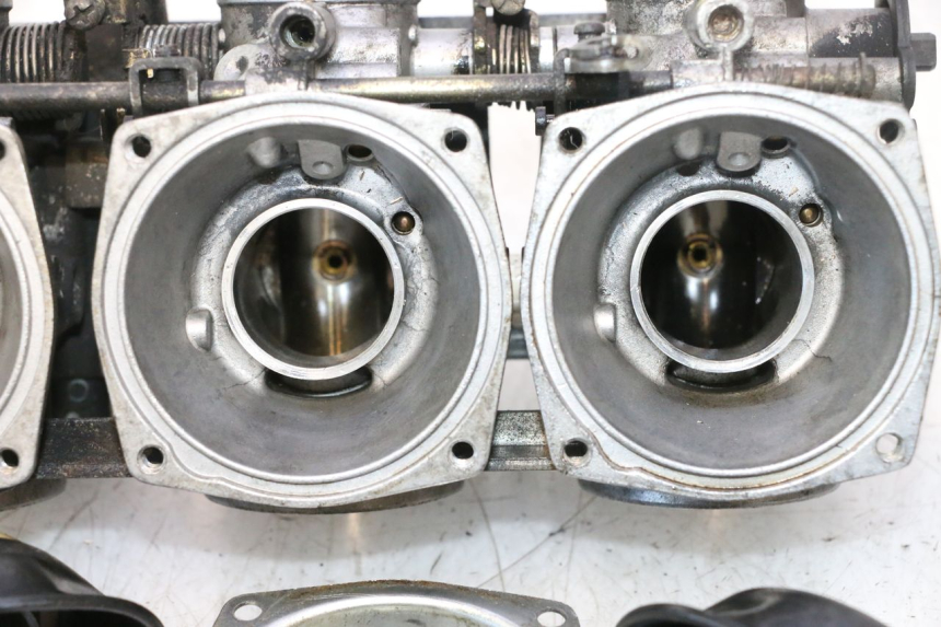 photo de CARBURATEUR YAMAHA XJR 1300 (1998 - 2002) - Zoom op componenten