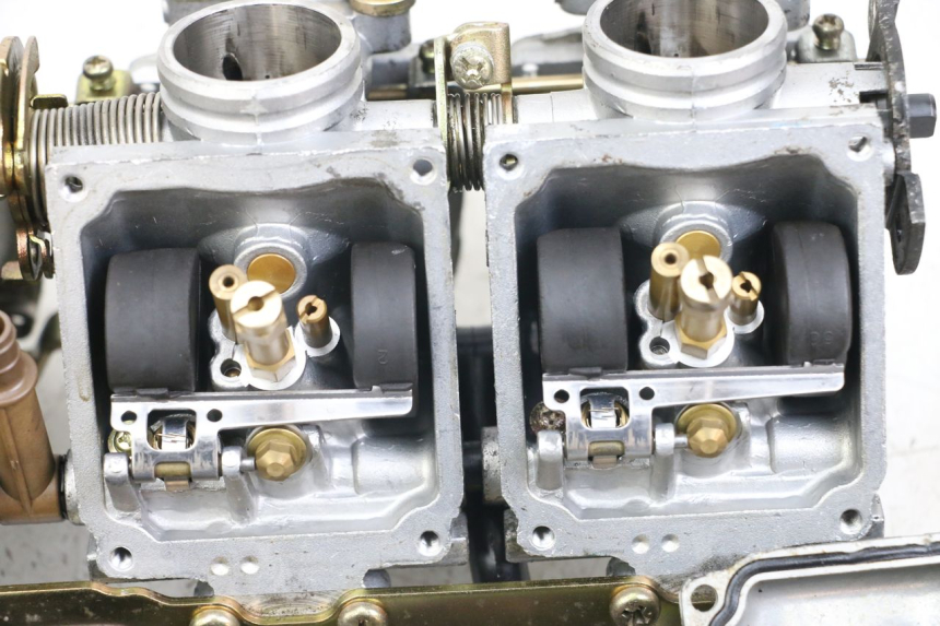 photo de VERGASER YAMAHA XJS DIVERSION 600 (1997 - 1999) - Kenmerkende details