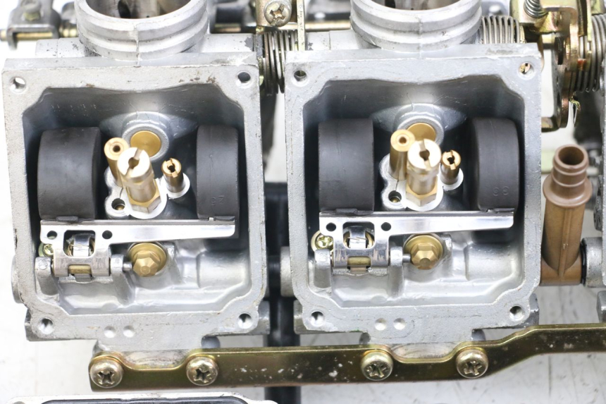 photo de VERGASER YAMAHA XJS DIVERSION 600 (1997 - 1999) - Zoom op componenten