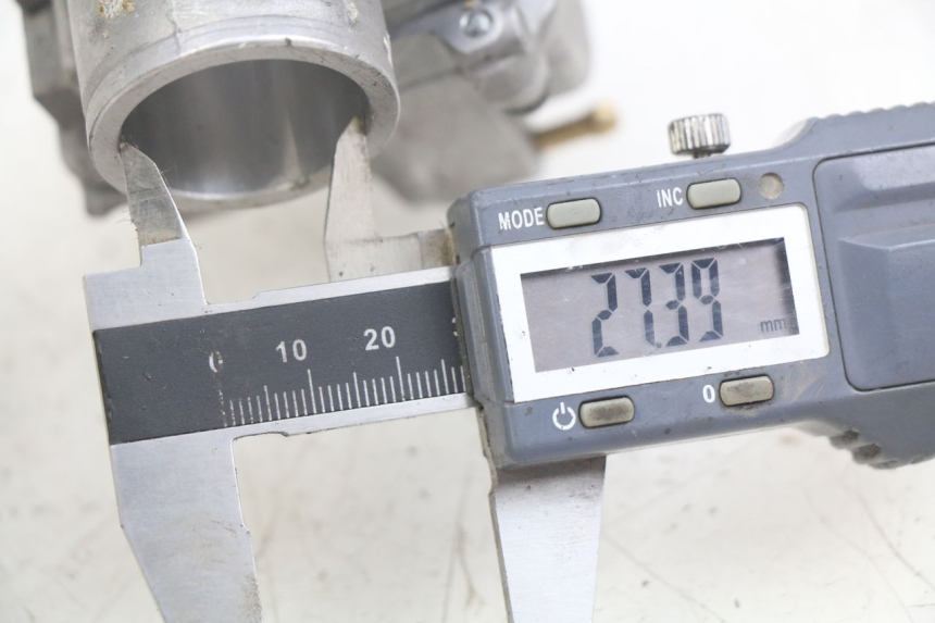 photo de VERGASER PEUGEOT XP6 50 (1997 - 2003) - Andere kijkhoek