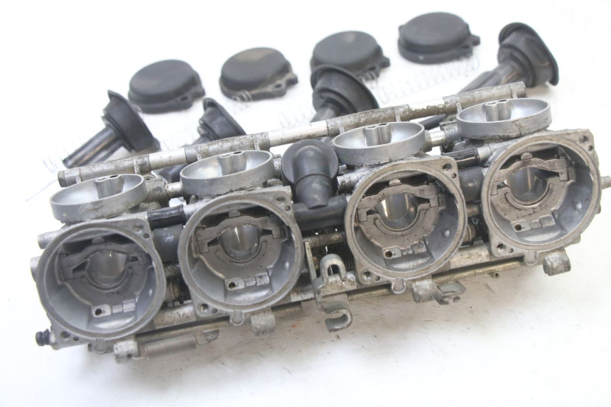 photo de VERGASER YAMAHA FZS FAZER 600 (2001 - 2003) - Staat van het oppervlak