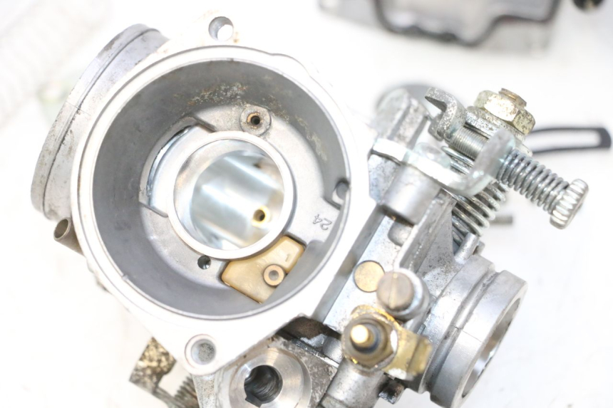 photo de VERGASER YAMAHA YP MAJESTY 125 (1998 - 2001) - Kenmerkende details