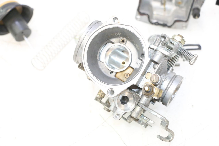 photo de VERGASER YAMAHA YP MAJESTY 125 (1998 - 2001) - Zoom op componenten