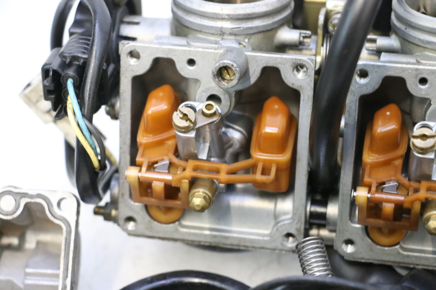 photo de CARBURATEUR YAMAHA YZF R GENESIS 750 (1993 - 1998) - Andere kijkhoek