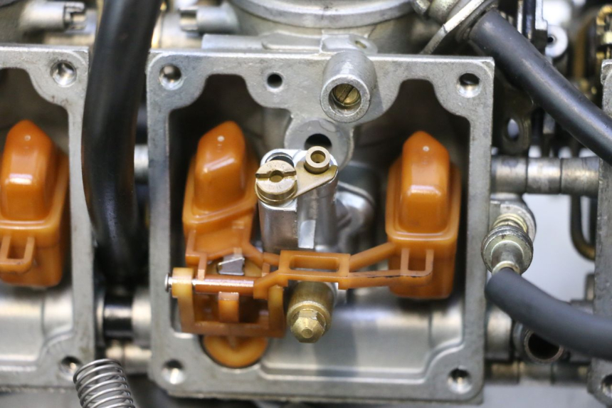 photo de CARBURATEUR YAMAHA YZF R GENESIS 750 (1993 - 1998) - Technische close-up