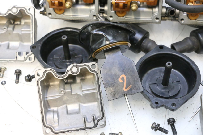photo de CARBURATEUR YAMAHA YZF R GENESIS 750 (1993 - 1998) - Markeringen en referenties