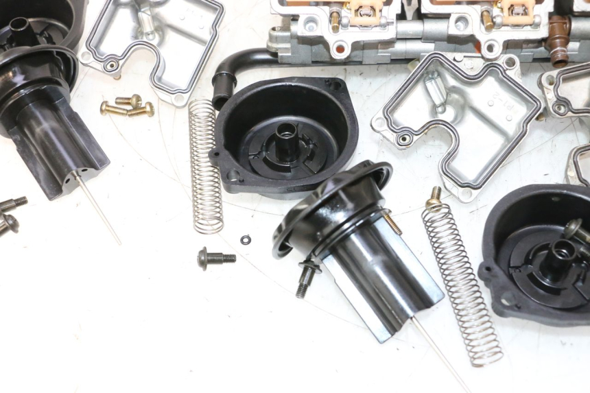 photo de CARBURATEUR KAWASAKI ZX-6R ZX6R 600 (2000 - 2002) - Zoom op componenten
