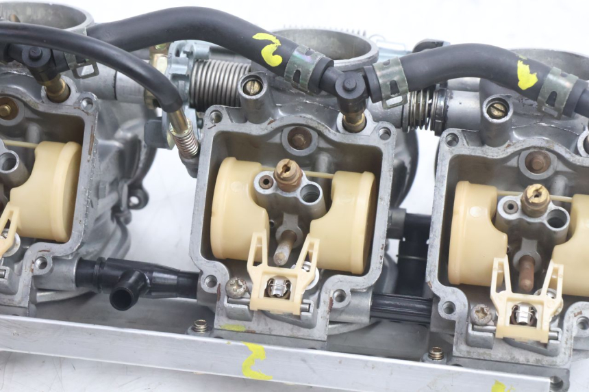 photo de VERGASER KAWASAKI ZZR 600 (1995 - 2004) - Zoom op componenten