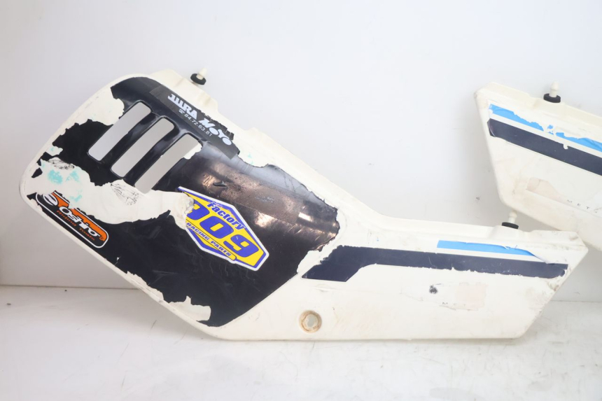 photo de ACHTERKAP SUZUKI DR S 600 (1985 - 1989) - Detail van het onderdeel