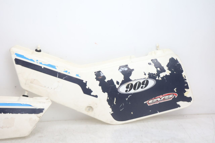 photo de ACHTERKAP SUZUKI DR S 600 (1985 - 1989) - Andere kijkhoek