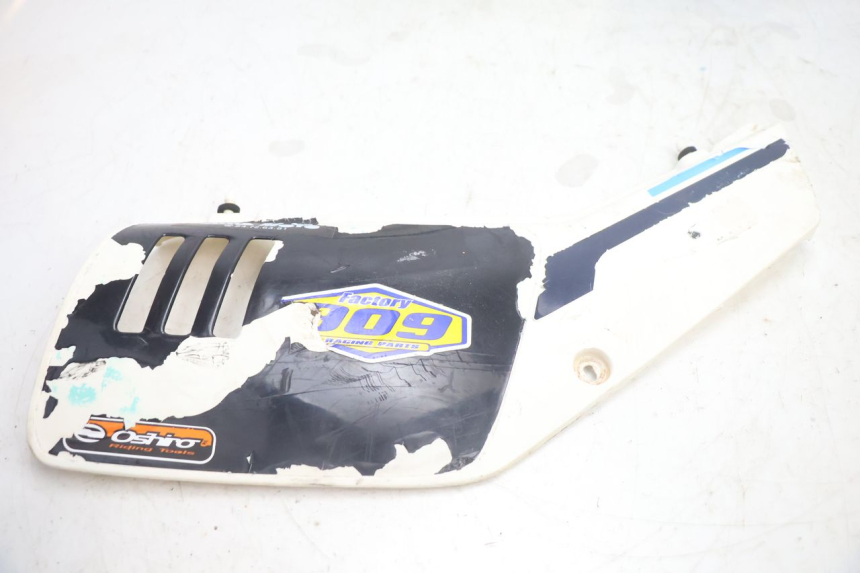 photo de ACHTERKAP SUZUKI DR S 600 (1985 - 1989) - Technische close-up