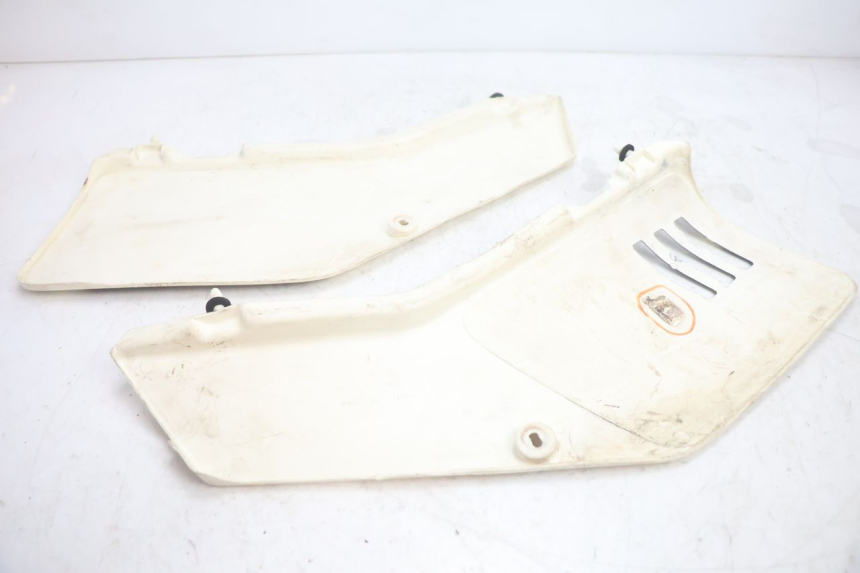 photo de ACHTERKAP SUZUKI DR S 600 (1985 - 1989) - Bevestigingspunten