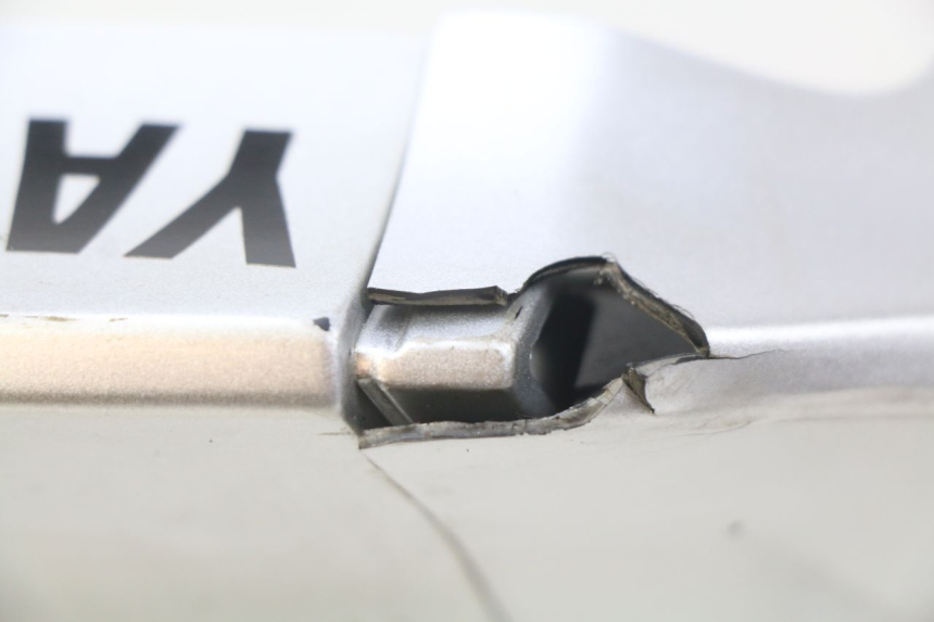 photo de ACHTERKAP YAMAHA FZS FAZER 600 (1998 - 2001) - Detail van het onderdeel