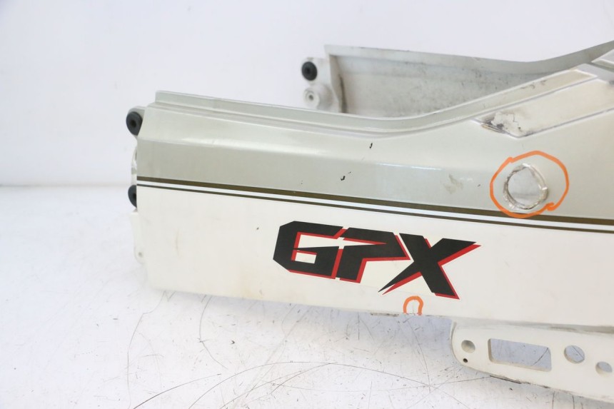 photo de ACHTERKAP KAWASAKI GPX F ZX750F 750 (1986 - 1990) - Kenmerkende details