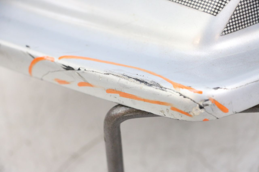 photo de ACHTERKAP SUZUKI GSX E 250 (1982 - 1983) - Detail van het onderdeel