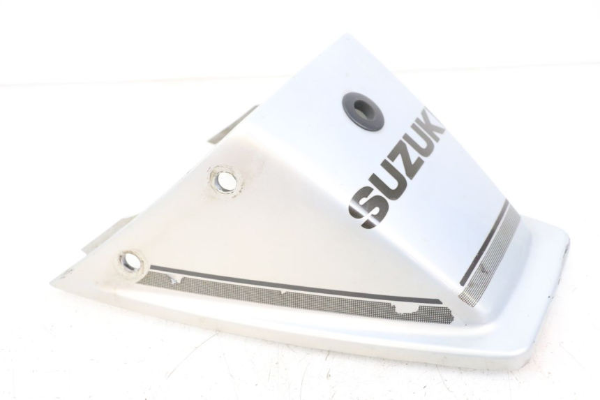 photo de ACHTERKAP SUZUKI GSX E 250 (1982 - 1983) - Bevestigingspunten