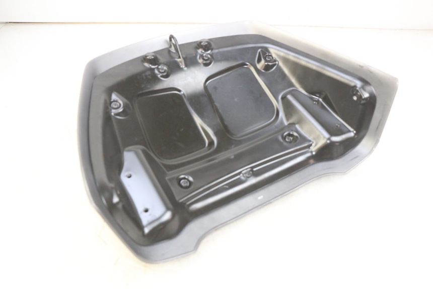 photo de ACHTERKAP PIAGGIO XEVO - X EVO 125 (2007 - 2017) - Detail van het onderdeel