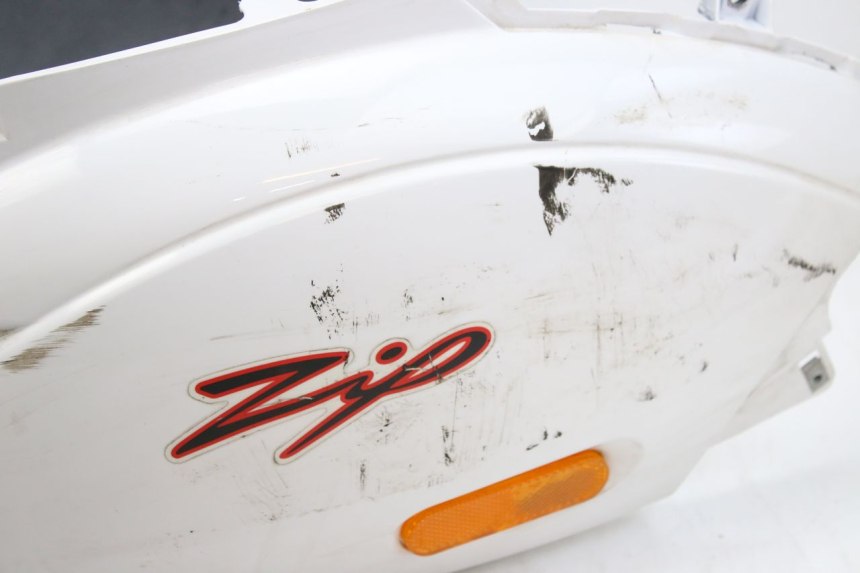 photo de ACHTERKAP PIAGGIO ZIP 4T 50 (2018 - 2020) - Bevestigingspunten