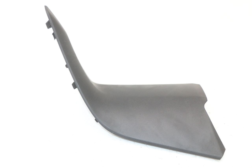 photo de RECHTER TANKKAP YAMAHA XMAX X-MAX ABS 125 (2017 - 2020) - Detail van het onderdeel