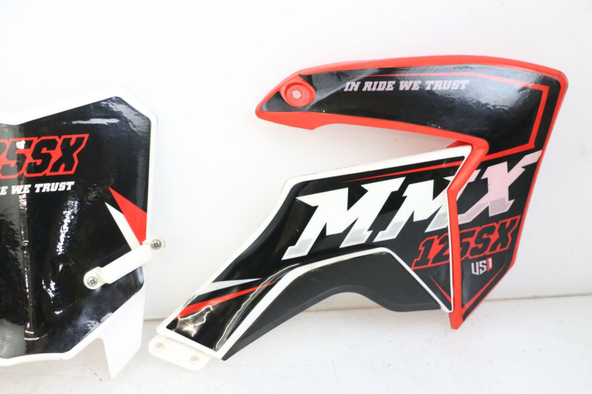 photo de VOLLEDIGE BEHUIZING EN KUIPWERK MINI MX SX 125 - Andere kijkhoek