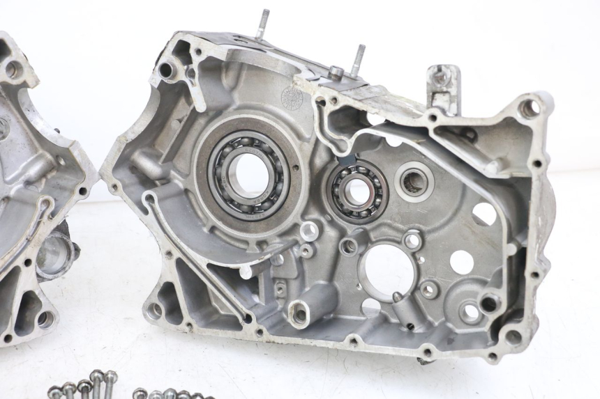 photo de ONDERKANT MOTORBLOK HYOSUNG GV AQUILA 125 (2000 - 2009) - Focus op structuur