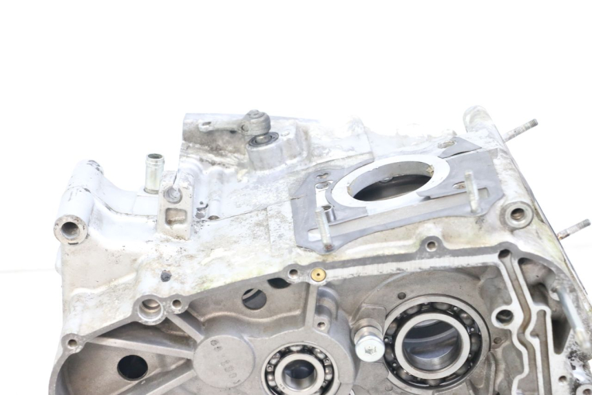 photo de ONDERKANT MOTORBLOK HYOSUNG GV AQUILA 125 (2000 - 2009) - Bevestigingspunten