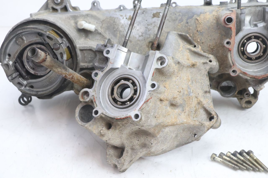 photo de ONDERKANT MOTORBLOK MBK BOOSTER SPIRIT 50 (1996 - 1999) - Zoom op componenten