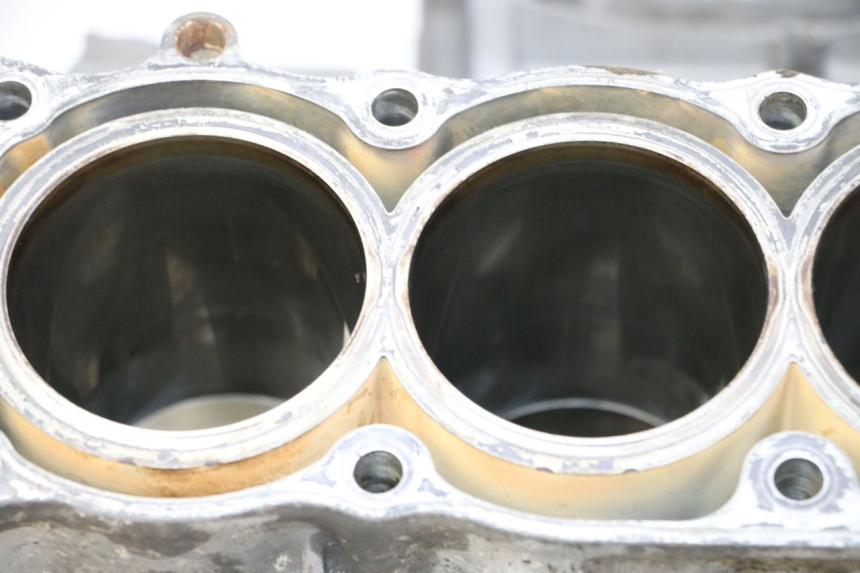 photo de ONDERKANT MOTORBLOK HONDA CBR RR FIREBLADE 900 (1992 - 1994) - Detailaanzicht