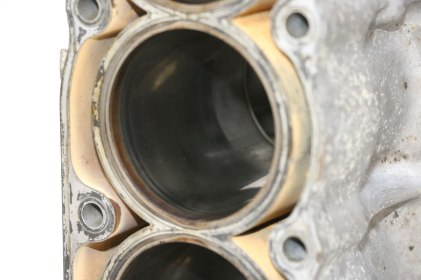 photo de ONDERKANT MOTORBLOK HONDA CBR RR FIREBLADE 900 (1992 - 1994) - Focus op structuur