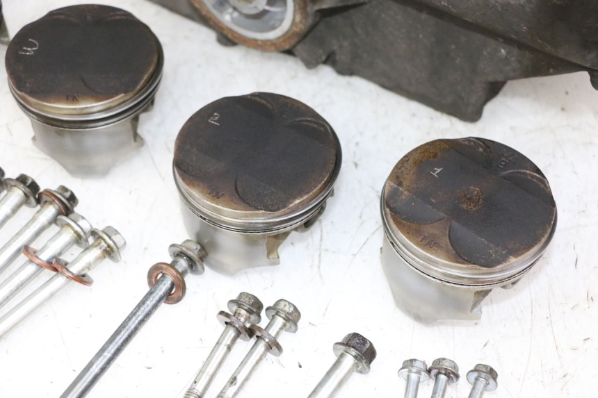 photo de ONDERKANT MOTORBLOK HONDA CBR RR FIREBLADE 900 (1992 - 1994) - Andere kijkhoek