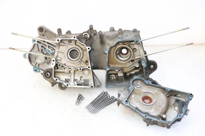 photo de ONDERKANT MOTORBLOK SYM CROX 4T 50 (2016 - 2023) - Detail van het onderdeel