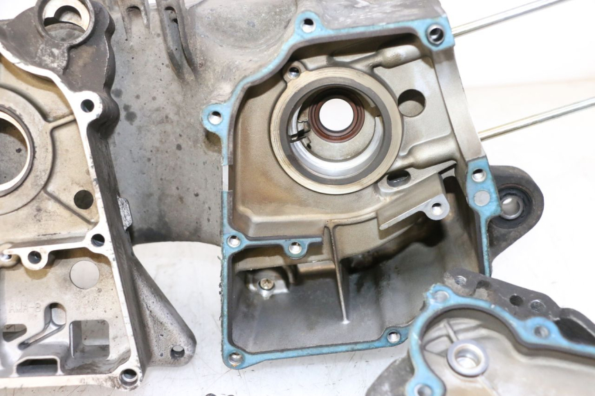 photo de ONDERKANT MOTORBLOK SYM CROX 4T 50 (2016 - 2023) - Detail van het onderdeel