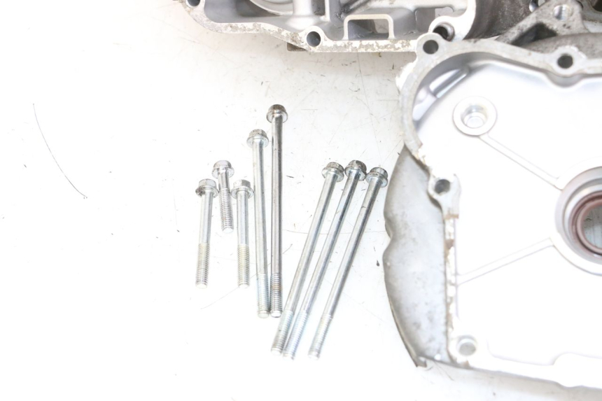 photo de ONDERKANT MOTORBLOK DAELIM BESBI 125 (2007 - 2008) - Zoom op componenten