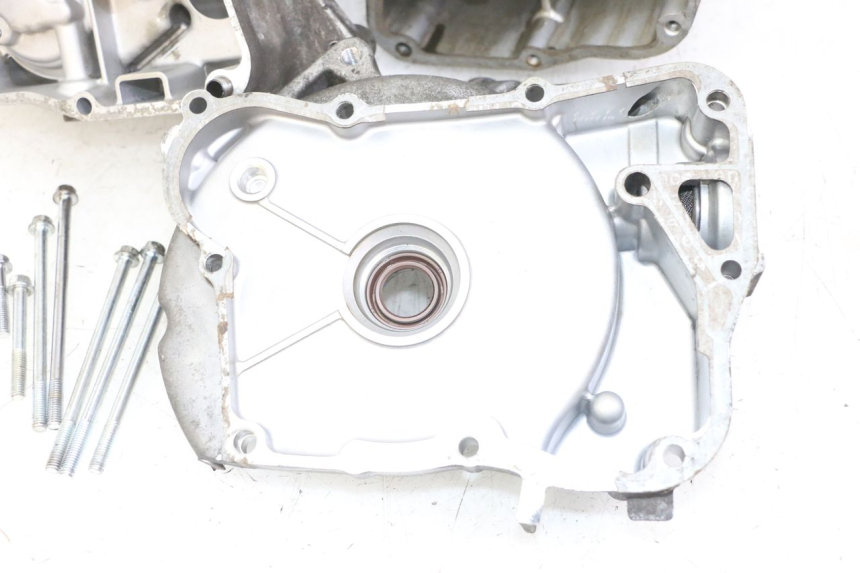 photo de ONDERKANT MOTORBLOK DAELIM BESBI 125 (2007 - 2008) - Visuele inspectie