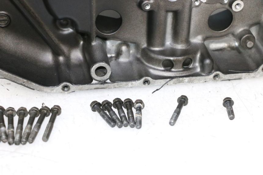 photo de ONDERSTE MOTORKAST SUZUKI DR S 600 (1985 - 1989) - Focus op structuur