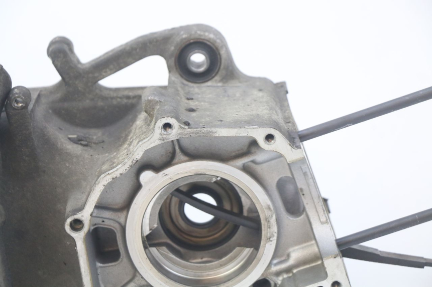 photo de ONDERKANT MOTORBLOK HONDA FES PANTHEON 125 (2003 - 2007) - Kenmerkende details