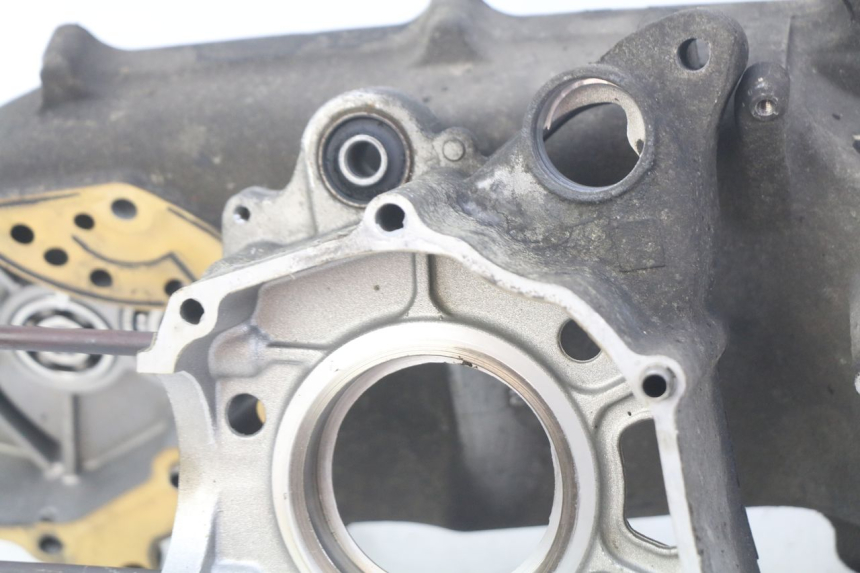 photo de ONDERKANT MOTORBLOK HONDA FES PANTHEON 125 (2003 - 2007) - Markeringen en referenties