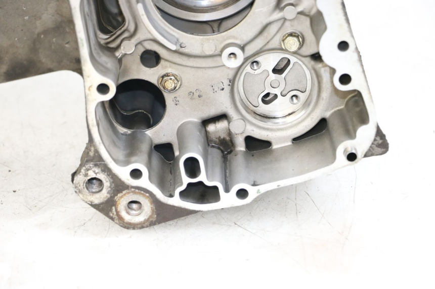 photo de ONDERKANT MOTORBLOK HONDA FES S-WING SWING ABS 125 (2007 - 2015) - Kenmerkende details