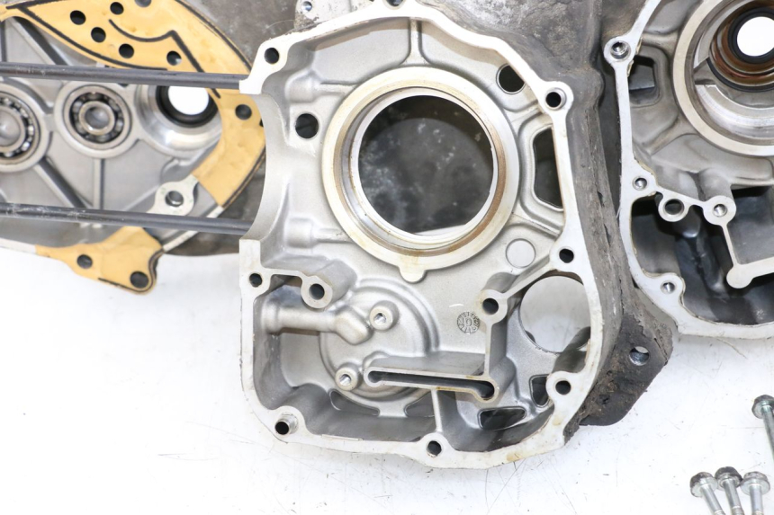 photo de ONDERKANT MOTORBLOK HONDA FES S-WING SWING ABS 125 (2007 - 2015) - Focus op structuur