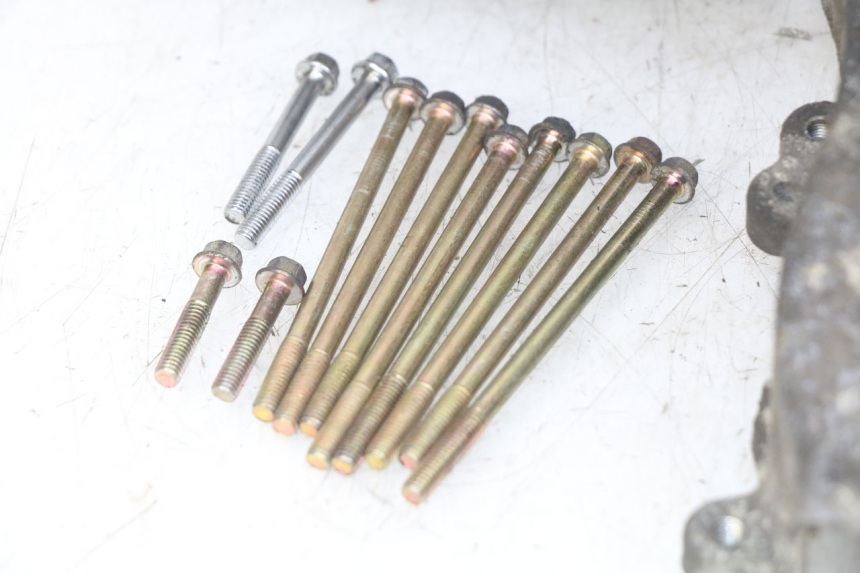 photo de ONDERKANT MOTORBLOK SYM FIDDLE 3 III 125 (2014 - 2020) - Visuele inspectie