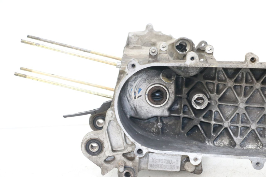 photo de ONDERKANT MOTORBLOK SYM FIDDLE 3 III 50 (2014 - 2020) - Bevestigingspunten