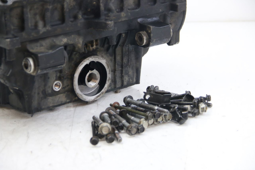 photo de ONDERKANT MOTORBLOK YAMAHA FZS FAZER 600 (2001 - 2003) - Detail van het onderdeel