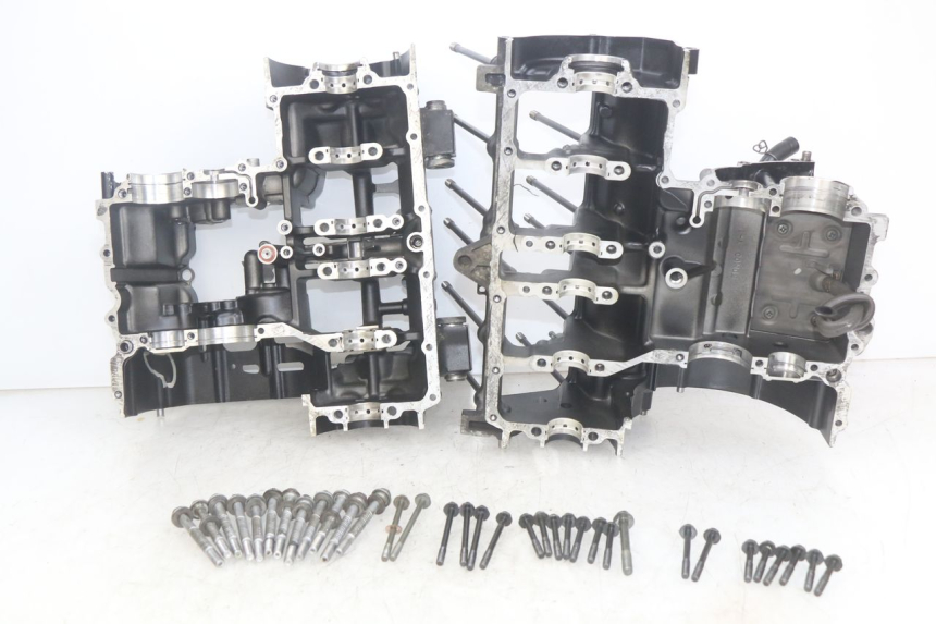 photo de ONDERKANT MOTORBLOK YAMAHA FZS FAZER 600 (1998 - 2001) - Detail van het onderdeel