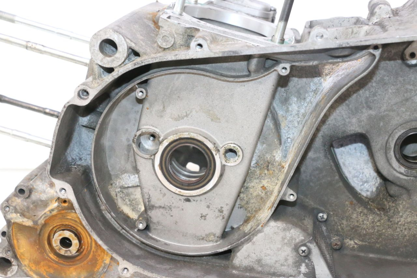 photo de ONDERKANT MOTORBLOK GILERA GP 800 (2007 - 2013) - Bevestigingspunten