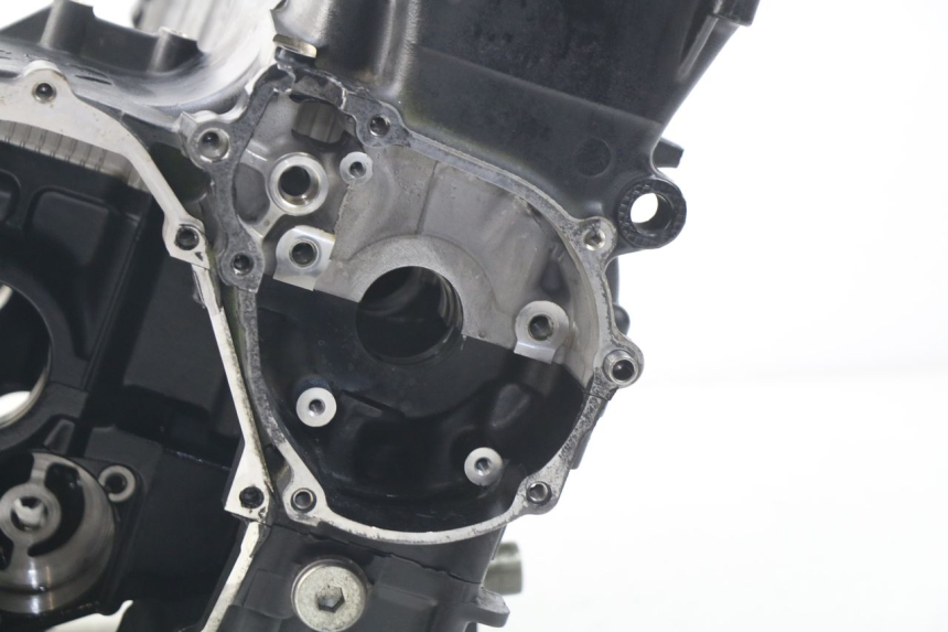 photo de ONDERKANT MOTORBLOK SUZUKI GSR 600 (2005 - 2012) - Zoom op componenten