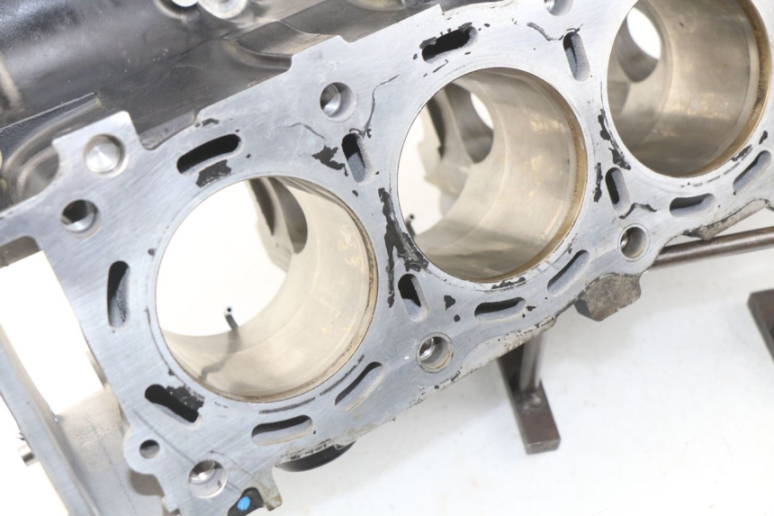 photo de ONDERKANT MOTORBLOK SUZUKI GSR 600 (2005 - 2012) - Zoom op kwaliteit