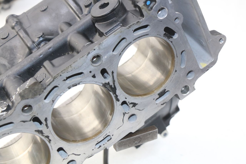 photo de ONDERKANT MOTORBLOK SUZUKI GSR 600 (2005 - 2012) - Hoofdaanzicht